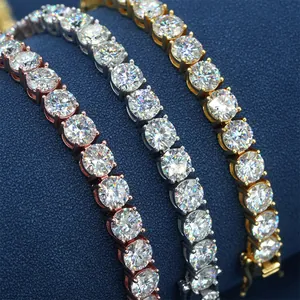 Vue détaillée des chaînes de tennis moissanite de 5mm en or, argent et or rose.