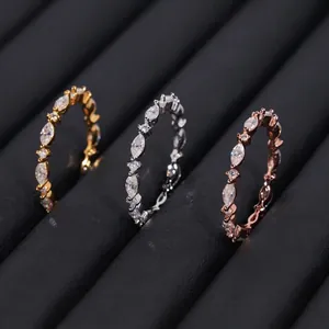 Anillo de Moissanita Corte Marquesa Color D 0.1 Quilates Plata de Ley S925 Unisex Certificado GRA Joyería de Lujo