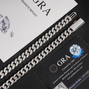 Dettaglio dei bracciali cuban link in argento 925 moissanite 10mm con certificati di garanzia GRA