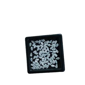 Collectie peergeslepen moissanite losse stenen in een klein zwart sieradendoosje