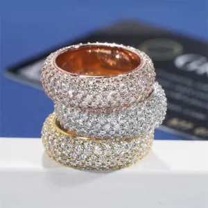 Anillos de plata S925 con moissanita y diseño iced out de cinco filas en tres colores.