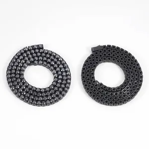 Détail d'une chaîne tennis en moissanite noire 4-5mm en acier montrant l'avant et l'arrière