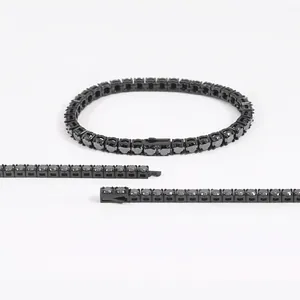 Vue détaillée d'une chaîne de tennis en moissanite noire 4-5 mm avec fermoir en acier inoxydable
