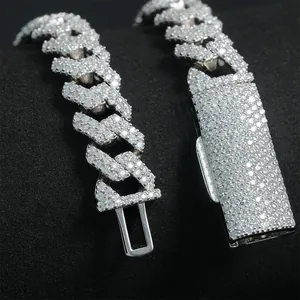 Detailaufnahme einer 10mm S925 Silber Panzerkette mit echtem Moissanit-Vollbesatz