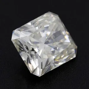 Pierre gemme moissanite blanche de couleur GH taille radiant avec feu et éclat brillants