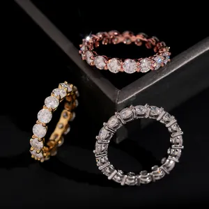 Tre anelli eternity con moissanite rotonda da 4,0 mm in oro rosa, oro e argento
