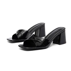 Mules à Bout Carré et Talon Bloc pour Femmes Sandales à Brides Croisées en Cuir PU Sandales à Talons Hauts pour Fête Été Casual
