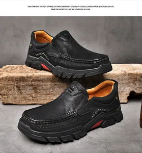 Vue détaillée de mocassins en cuir de vachette pour hommes avec semelles antidérapantes.