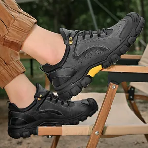 Chaussures de randonnée robustes pour hommes avec semelle souple antidérapante en cuir gris