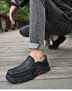 Mocassins classiques en cuir noir pour hommes en cuir de vachette texturé et semelle en gomme