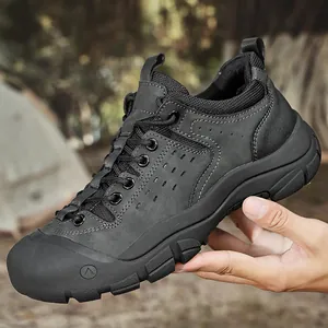 Robuste schwarze Herren-Outdoor-Wanderschuhe mit verstärkter Zehenkappe und weicher Sohle