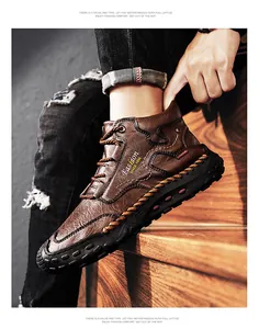 Detailansicht brauner Leder-Arbeitsstiefel für Herren mit sehr robuster Naht.