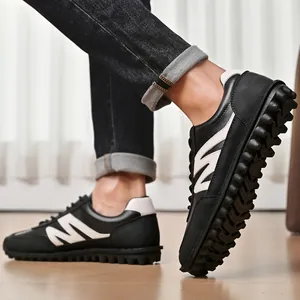 Retro-Herren-Turnschuhe im GAT-Stil mit weicher Sohle und Schwarz-Weiß-Farbblock