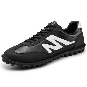 Klassische schwarze Leder-Herren-Sneaker mit weicher Gummisohle und weißem M-Logo