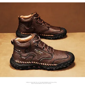 Detailansicht langlebiger brauner Arbeitsstiefel aus Leder mit rutschfester Gummisohle