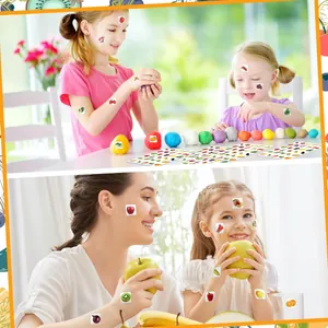 Detalle de pegatinas de frutas y verduras para niños en el juego creativo