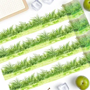 Dettaglio del motivo a erba verde ad acquerello su nastro adesivo decorativo PET