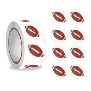 Gedetailleerde weergave van een rol American football-stickers en ronde etiketten