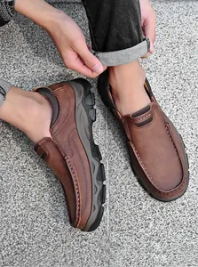 Detailansicht hochwertiger brauner Herren-Loafer mit langlebiger Outdoor-Gummisohle