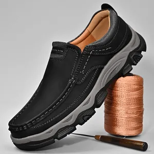 Bequeme schwarze Leder-Loafer für Herren mit strapazierfähiger Gummisohle.