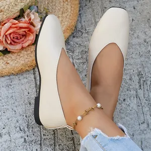 Vintage cream textured leather flat shoes with square toe and V-cut vamp design