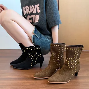 Botines de ante con punta estrecha para mujer y elegantes remaches dorados estilo francés