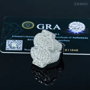 Detailopname van moissanite ring met dollarteken in S925 sterling zilveren uitvoering