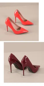 Escarpins aiguilles en cuir verni brillant à bout pointu en rouge et bordeaux