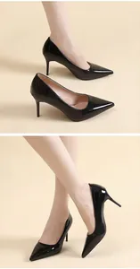 Vue détaillée d'élégants escarpins en cuir verni noir à bouts pointus et talons aiguilles 12cm