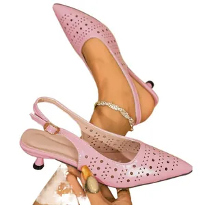 Eleganti scarpe rosa a punta con tacco a spillo basso e cinturino posteriore chic