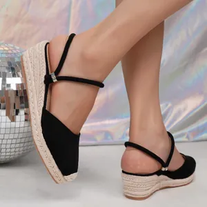 Elegante zwarte sleehak espadrilles met gevlochten touwzool en gesloten teen voor dames