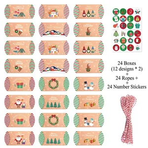 Vista dettagliata del kit calendario dell'Avvento da 24 pezzi con scatole kraft e adesivi
