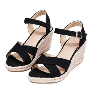 Elegante schwarze Espadrilles-Keilsandaletten mit Plateausohle und Schnallenverschluss