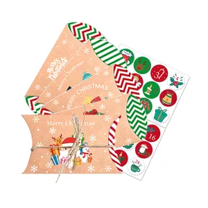 Dettaglio scatole calendario avvento in carta kraft con 24 adesivi numerati