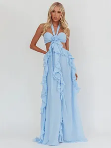 Élégante robe longue bleu clair à licou avec volants en mousseline pour les vacances d'été