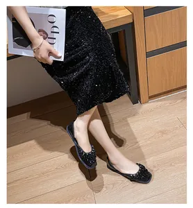 Scarpe basse nere eleganti con brillanti strass in raffinato stile francese D'Orsay