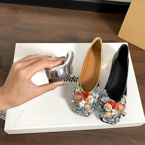 Elegante flache Schuhe im französischen Stil mit Strasssteinen und flexibler Sohle