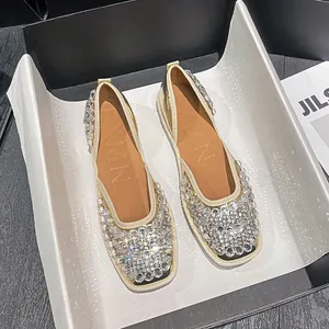 Elegante beige flache Schuhe im französischen Stil mit funkelnden Strasssteinen für Damen