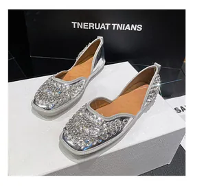 Elegante flache Schuhe für Damen in Silber mit Strasssteinen und französischem Design