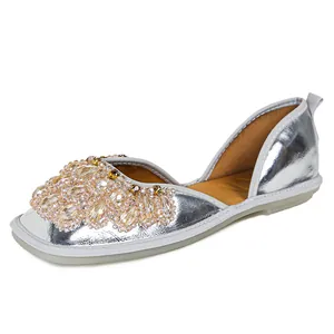 Scarpe basse d'Orsay metallizzate argento stile francese con punta in strass