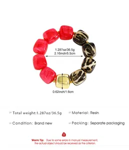 Klobiges Harzperlenarmband mit Rosa, Leopardenmuster und Goldperlen, Maße angezeigt.