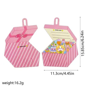 Biglietto d'auguri pop-up 3D a righe rosa con dimensioni indicate 11,3x15,85 cm