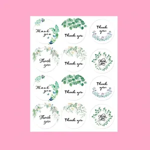 Detalle de hojas de pegatinas redondas Thank You con variados diseños botánicos y florales.