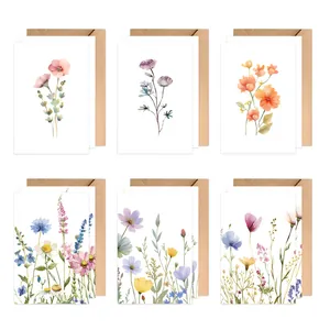 Vue détaillée haute définition de six cartes de vœux fleurs avec enveloppes kraft