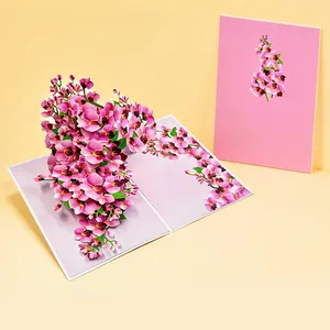 Detalle hermoso de tarjeta de felicitación pop-up 3D con vibrantes orquídeas de papel