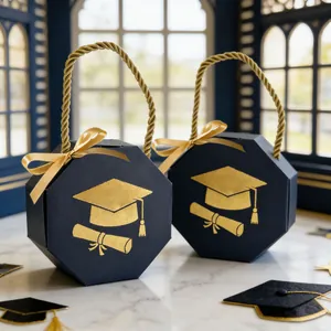 Boîtes cadeaux de remise de diplômes bleu marine avec toque dorée et poignées en corde
