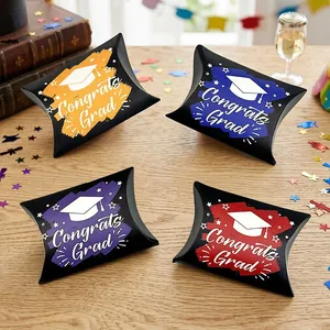Scatole per caramelle di laurea a forma di cuscino con scritta Congrats Grad