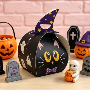 Vista detallada de la linda caja de dulces de Halloween de gato negro con decoraciones