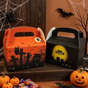 Vista detallada de cajas de Halloween naranjas y negras con diseños espeluznantes