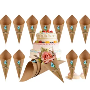 Kraftpapier-Hochzeits-Konfetti-Tüten-Set mit handgemachten Siegeln und Blumen.